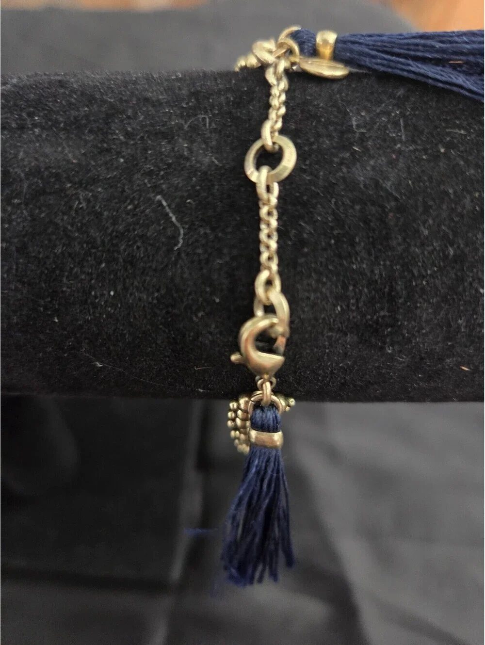 194. Good Bracket with Tassels